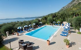 Crystal Blue Hotel, 3*
